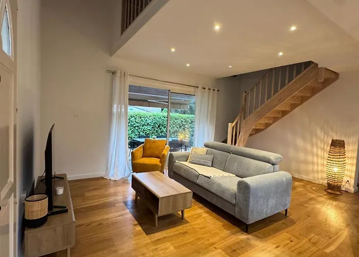 Bord De Mer, Piscine, Tennis 别墅 *